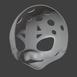 Op de afbeelding: Een grijze hockeymasker met ronde en driehoekige ventilatiegaten. Het masker heeft oog- en mondopeningen en een afgeronde vorm. Het masker is waarschijnlijk bedoeld voor kostuums of cosplay.