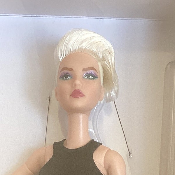 Barbie Looks Model #8  Blonde Pixie Hair Cut Doll MIB Exquiste Jointed Posable Doll