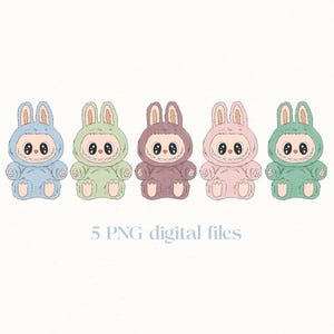 Op de afbeelding: Vijf cartoon konijnfiguren in pastelkleuren: blauw, groen, paars, roze en teal. Elk konijn draagt een hooded jumpsuit en heeft grote, ronde ogen. De tekst "5 PNG digital files" staat onder de konijnen.
