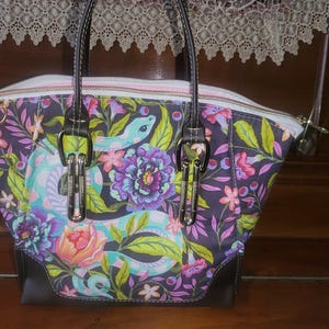 Daphne Handbag,  Sally Tomato Pattern, Tula Pink Hissy Fit, Moon Garden