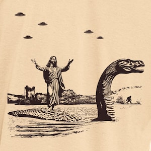 Jesus Loch Ness-monstret T-shirt: Rolig religiös dinosauriegrafik