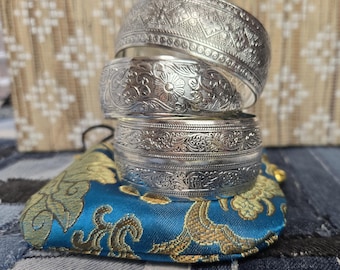Thick Silver Flower Etched Bangle Bracelets with Personalized Jewelry Pouch Gift Set