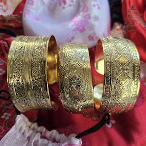 Etched Gold Boho Bohemian Style Bangle Bracelets - with Drawstring Jewelry Pouch