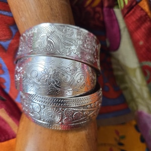 Thick Silver Flower Etched Bangle Bracelets with Personalized Jewelry Pouch Gift Set