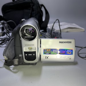 Mini caméscope DV PAL VP-D364W PAL Samsung - Étui