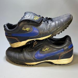 ronaldinho 10 nike shoes