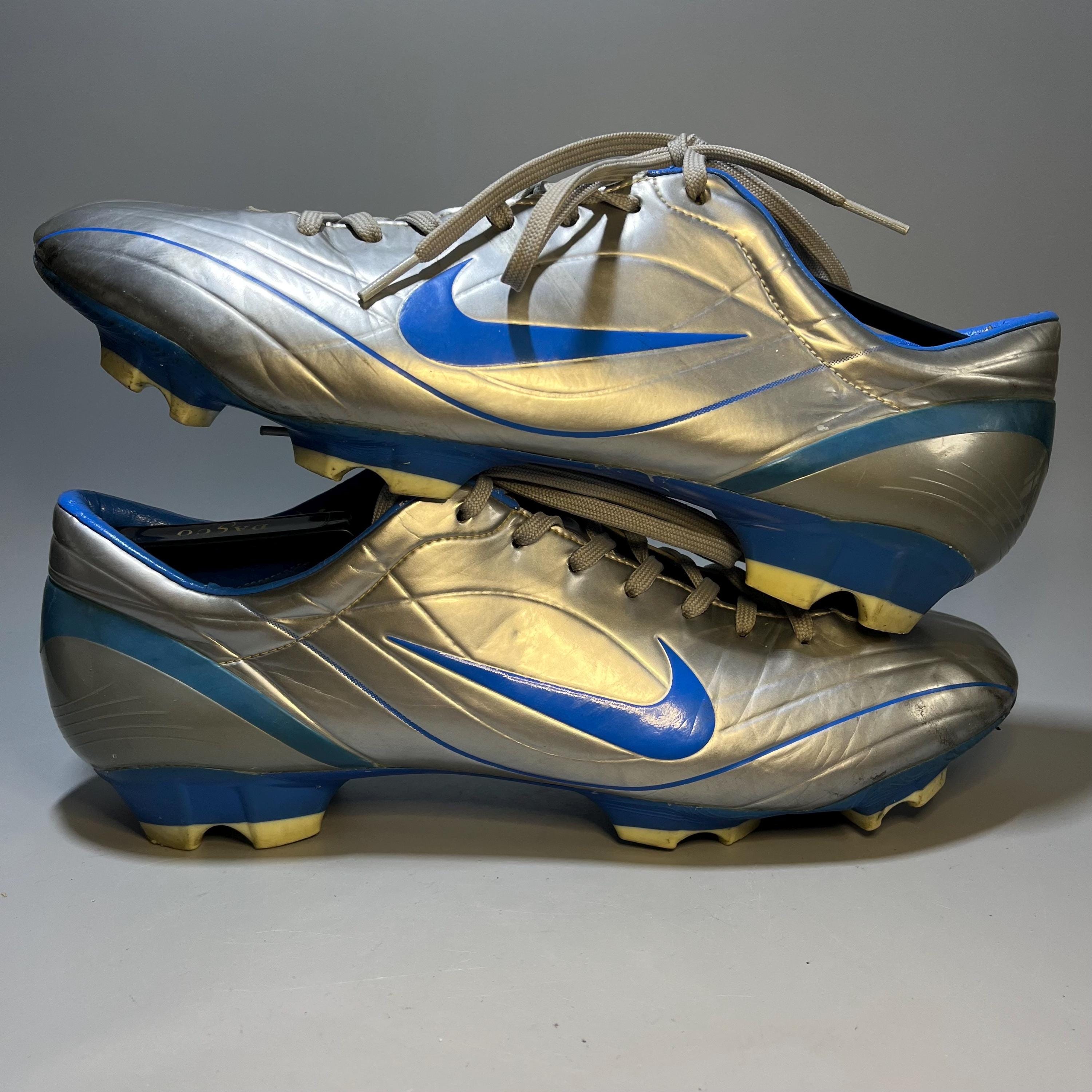 gold r9 boots