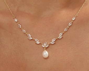 Dainty Freshwater Pearl Necklace with Diamond,Gold Leaf Diamond Pearl Necklace,,Crystal Wedding Necklace,Bridal Necklace,Bridesmaid Gifts