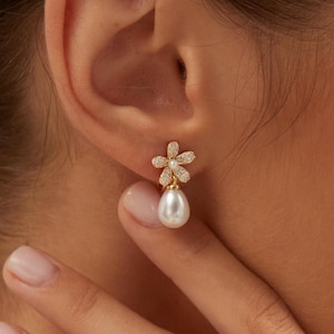 Dainty Flower Pearl Earrings with Diamond,Freshwater Pearl Drop Earrings,Gold Floral Pearl Earrings,Bridal Earrings,Wedding Earrings for Her