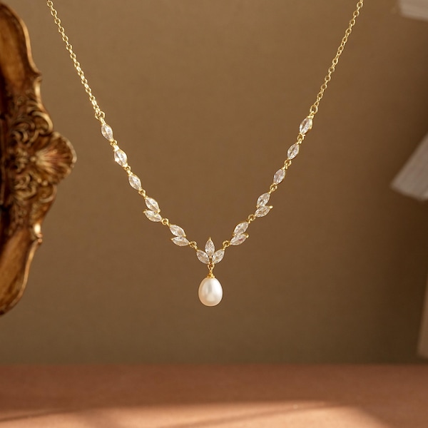 Dainty Freshwater Pearl Necklace with Diamond,Gold Leaf Diamond Pearl Necklace,Crystal Wedding Necklace,Bridal Necklace,Bridesmaid Gifts