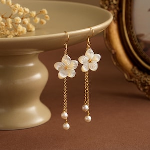 Natural Freshwater Pearl Earrings,Mother of Pearl Flower Earrings,Real Pearl Drop Earrings,Bridal Earrings,Wedding Earrings,Gift for Her