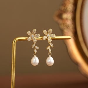 Dainty Flower Pearl Earrings with Diamond,Freshwater Pearl Drop Earrings,Gold Floral Pearl Earrings,Bridal Earrings,Wedding Earrings for Her