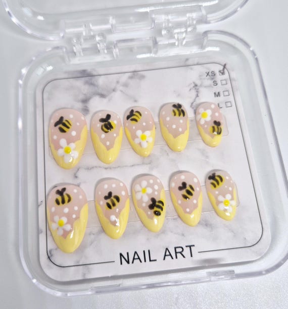 Handmade Honey Bee Press On Nails | Yellow Daisy Floral Nail Art