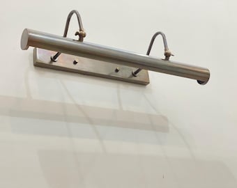 Lámpara de pared de latón moderna de mediados de siglo: aplique de pared de estilo antiguo / lámpara de pared para pintar / aplique de pared para cuadros / luz de pintura moderna