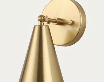Aplique de pared cónico de latón de estilo moderno de mediados de siglo, lámpara de pared de latón hecha a mano, aplique de pared vintage, aplique de pared único, aplique de pared con enchufe.