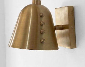 Aplique de pared de latón vintage: Lámpara de pantalla cónica moderna de mediados de siglo hecha a mano / par de apliques de pared / lámpara vintage / aplique de pared enchufable