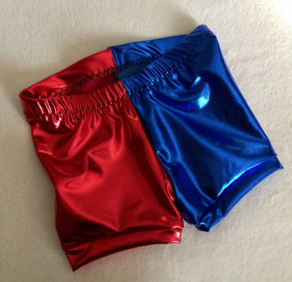 pantalones cortos rojos