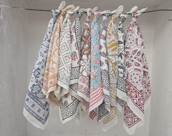 Zestaw 10 bawełnianych bandan z nadrukiem blokowym | Wielokolorowa bandana w stylu vintage | Chusta na głowę w stylu boho | Ekologiczny prezent 21x21"
