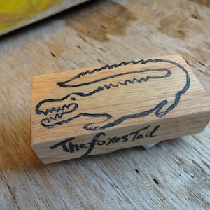 Handgeschnitzter Stempel: Gator, Party Einladung, Custom Stationary, Alligator, Krokodil, Reptil, Florida, Cayman, DIY,
