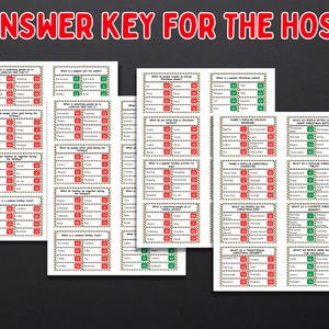 Puede incluir: Un conjunto de hojas de respuestas impresas para un juego tem&aacute;tico de vacaciones, con bordes decorativos rojos y verdes. El texto "ANSWER KEY FOR THE HOST" se muestra en rojo en la parte superior. Cada tarjeta tiene preguntas y respuestas.