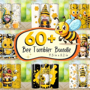 Puede incluir: Una colección de vasos con temática de abejas con varios diseños, incluyendo gnomos, panales y abejas de dibujos animados. El texto dice "60+ Bee Tumbler Bundle" y las dimensiones son 23,6 cm por 20,8 cm.