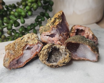Medias geodas de calcedonia rosa