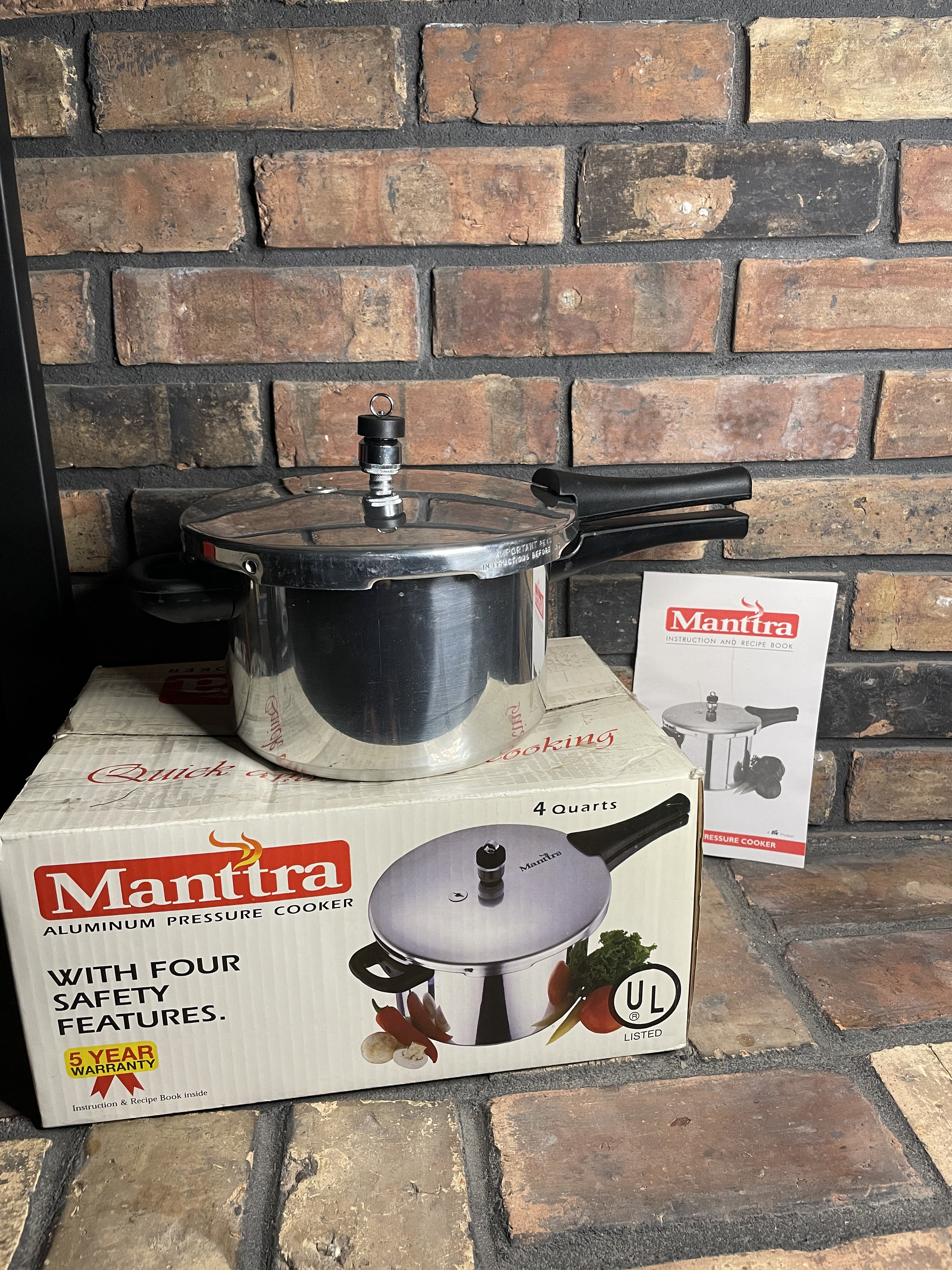 Vintage Manttra 4 Quart Pressure Cooker