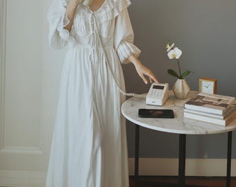 Vintage Franse kanten nachtjapon | Nachtkleding met V-hals en lange mouwen | Nachthemd geïnspireerd op prinsessen