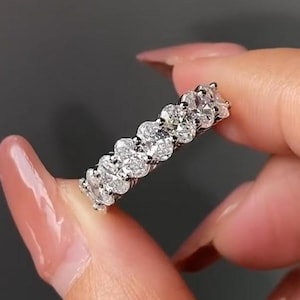 Ovale trouwring met lab-gegroeide diamant, 14K gouden ring met halve eeuwigheid