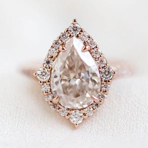 Vintage Pear Cut Halo Engagement Ring, 3 CT Pear Cut Moissanite Wedding Ring For Her, 14K Solid Gold Moissanite Ring, Anniversary Gift