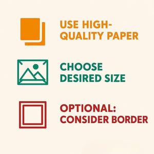 以下が含まれることがあります： 「PRINTING TIPS」というタイトルのインフォグラフィックで、「USE HIGH-QUALITY PAPER」、「CHOOSE DESIRED SIZE」、「OPTIONAL: CONSIDER BORDER」の3つのヒントがあります。Point North East Artsのロゴが一番下にあります。