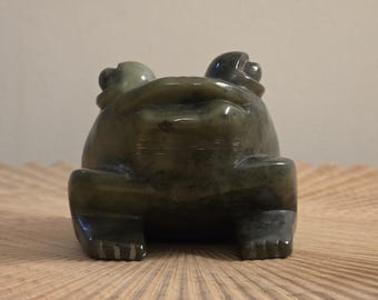 Frog sculpture