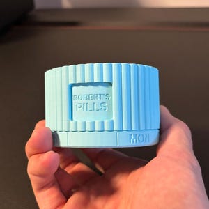 7 Day Pill Box | Pills Organizer | Pills Dispenser | Pastel Colors | Grooved Pattern | Perfect Gift