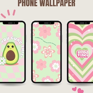 Può includere: Tre smartphone che mostrano sfondi colorati. Il primo presenta un avocado con la scritta "You Guac This!". Il secondo mostra fiori rosa con la scritta "Flowers don't grow on paved grounds". Il terzo ha un cuore con "good vibes".