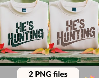 PNG de "Está cazando": Diseño de sublimación rústico para amantes de la naturaleza (descarga digital)