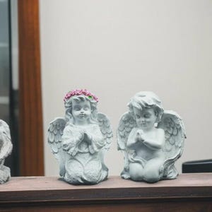 Avantiquea&#39;s Antique Decorative Angel Figurines Set of 2, White Praying Angels with Wings, 6 Inch Height, for Garden Home Decor & Giftings