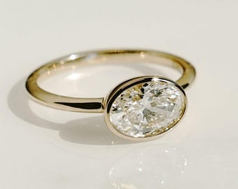 Lünette Set Moissanit Ring, Solitär Verlobungsring, Ost West Oval Diamant Ring, 14K Gelbgold Reise Ehering, Jahrestag Geschenk