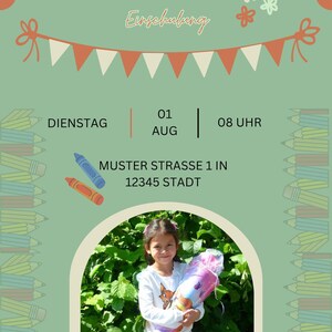 Könnte beinhalten: Einladung zur Einschulung mit dem Wort "Einschulung". Das Design zeigt ein Mädchen mit einer Schultüte, ein Banner und Bleistift-Illustrationen. Datum: 01. August um 8 Uhr. Adresse: Muster Strasse 1 in 12345 Stadt.