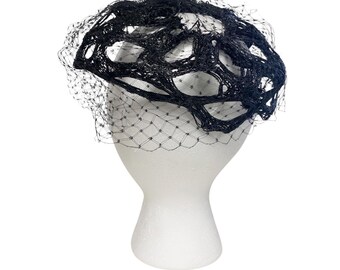Vintage Black Netted Veil 19050s Pillbox Fascinator Hat  display picture 1