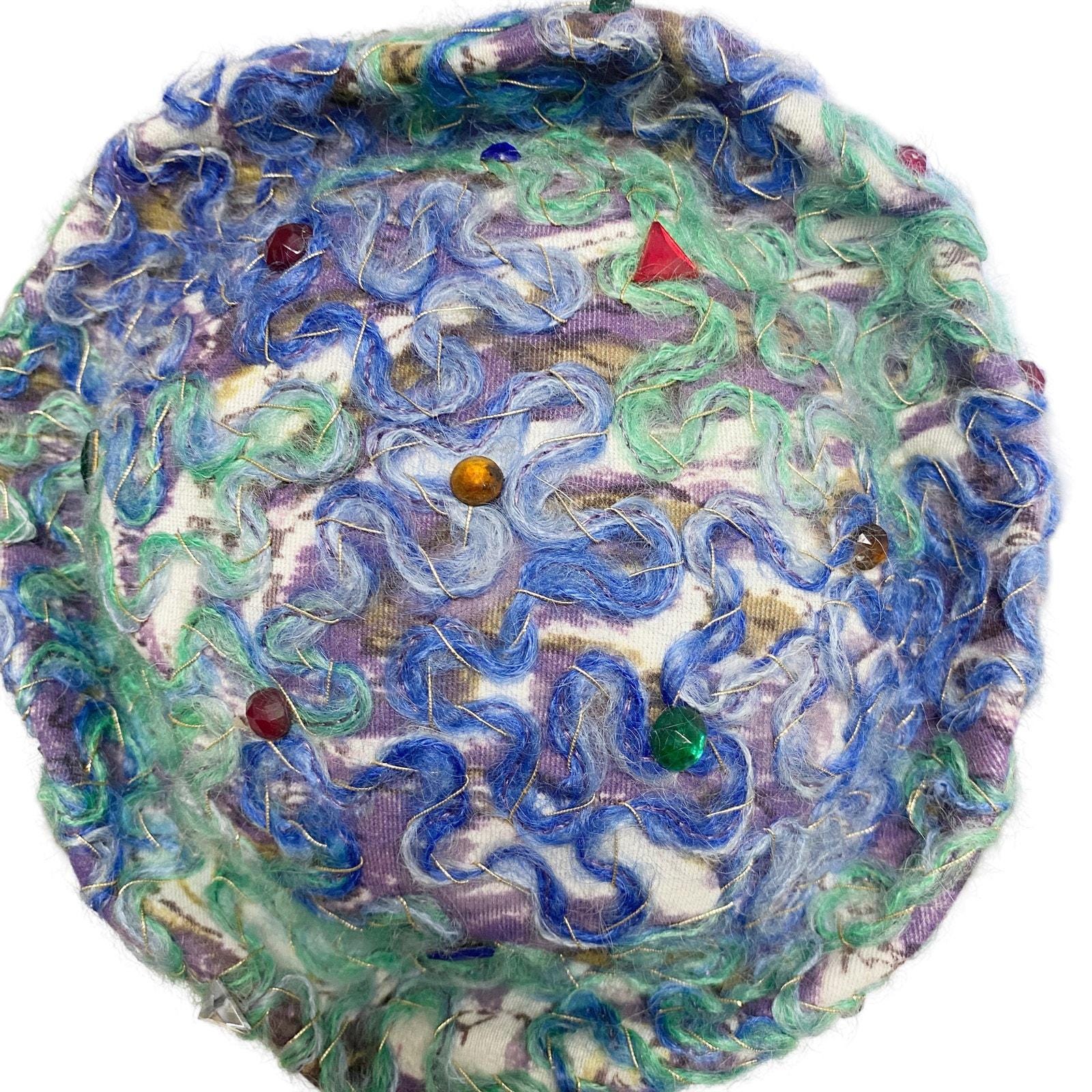 Vintage Gene Doris Colorful Blue Green Jewel Detail Pillbox  display picture 2