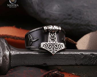 Amuleto vichingo in argento con martello di Thor Mjolnir dalla Svezia