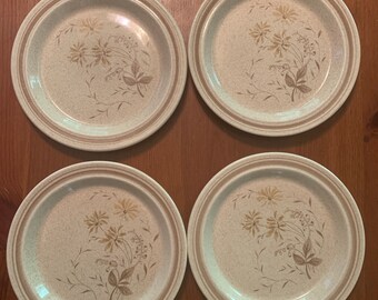 Vintage Royal Doulton “SANDSPRITE “bread and butter set of 4 plates 6.5”