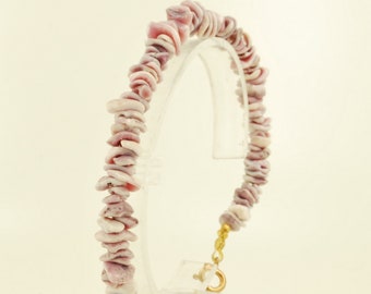 8.5" light purple shell bracelet, small fragments of shell finished with 2 small gold glass beads