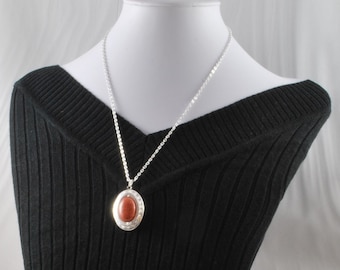 Middelgroot ovaal medaillon met cabochonopties voor edelstenen en glas en bijpassende ketting