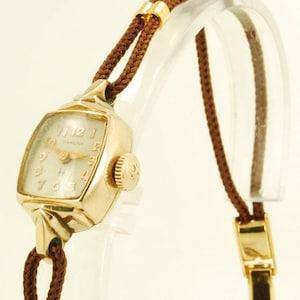 Hamilton grade 761 vintage ladies' wrist watch, 22 jewels, elegant yellow gold (filled) rectangular smooth polish case