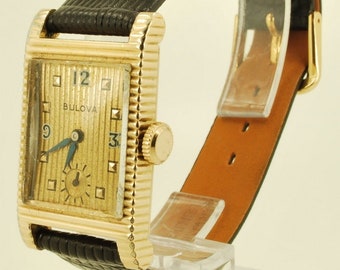 Bulova vintage grade 7AK 49 wrist watch, 21 jewels, distinctive yellow gold (filled) rectangular case with a scalloped design