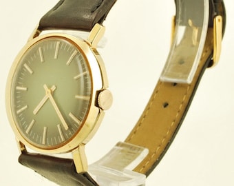 Bulova grade 8EA vintage wrist watch, 17 jewels, wide-oval thin-model YGP & YGF case, handsome green ombré dial