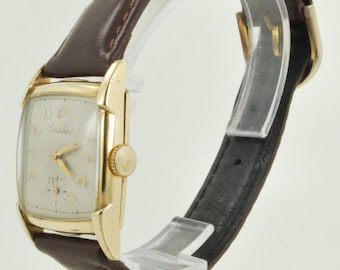 Cortebert vintage polshorloge, 17 juwelen, elegante geelgouden (gevulde) rechthoekige gladde gepolijste kast met een taps toelopende smalle ring