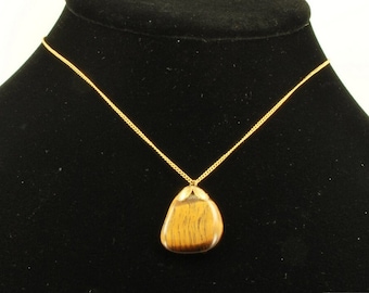 Vintage yellow gold (filled) & tiger's eye quartz pendant with a leaf-themed cap and matching necklace
