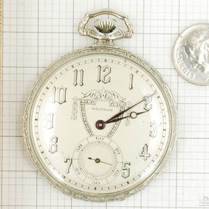 Waltham grade No. 1225 Colonial B vintage pocket watch, 12 size, 17 jewels, silver-toned engraved case, fancy dial image 8